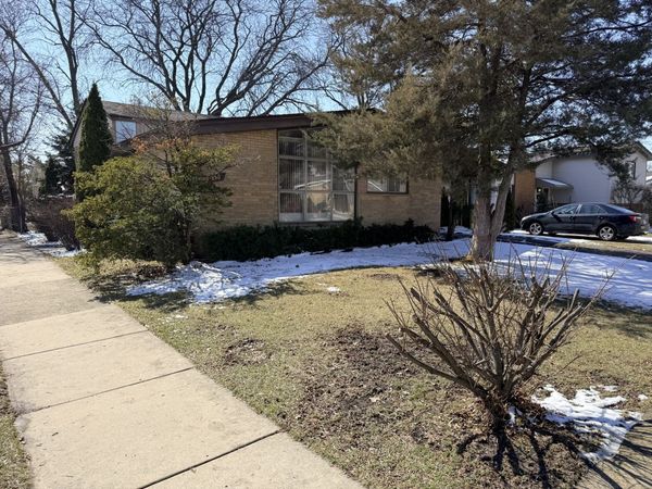 8501 W North Terrace, Niles, IL 60714