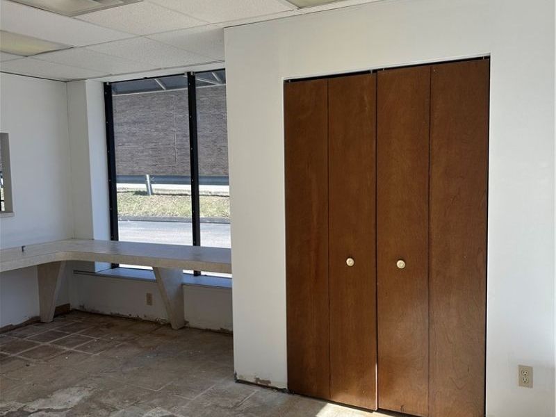 1140 W Pleasant Valley Road , Parma, OH 44134 Photo 17