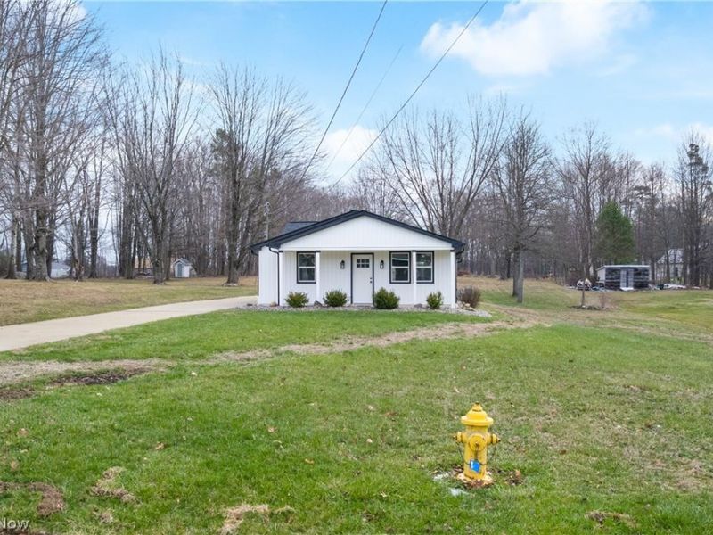 2351 Heston Drive, Lake Milton, OH 44429 Photo 3