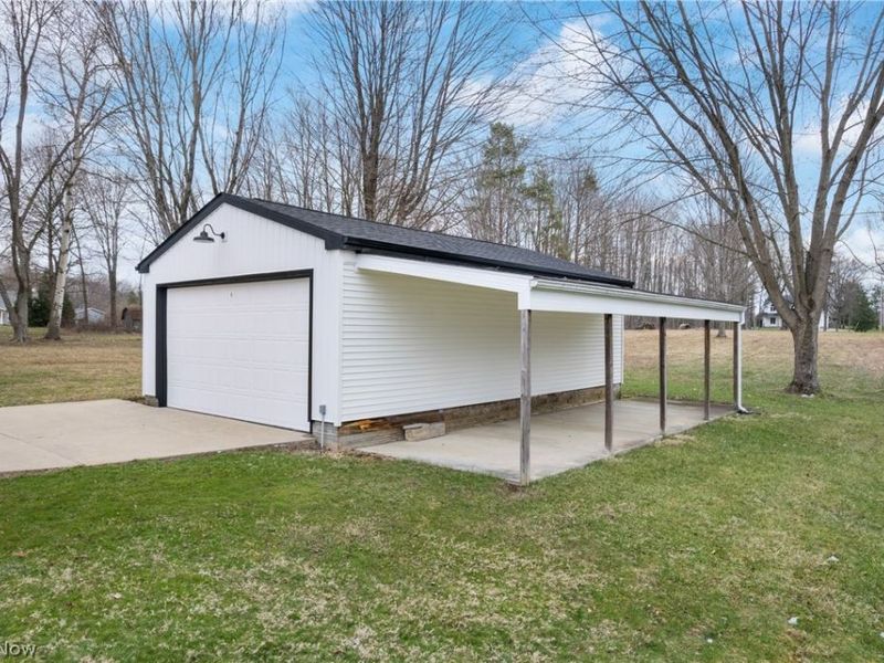 2351 Heston Drive, Lake Milton, OH 44429 Photo 6