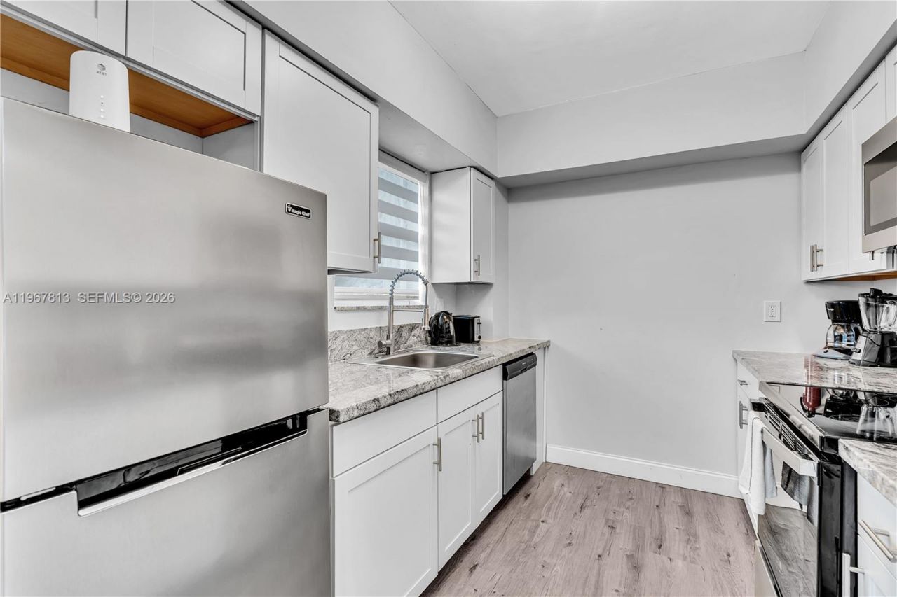 10002 E Bay Harbor Dr, Unit 6, Bay Harbor Islands, FL 33154 Photo