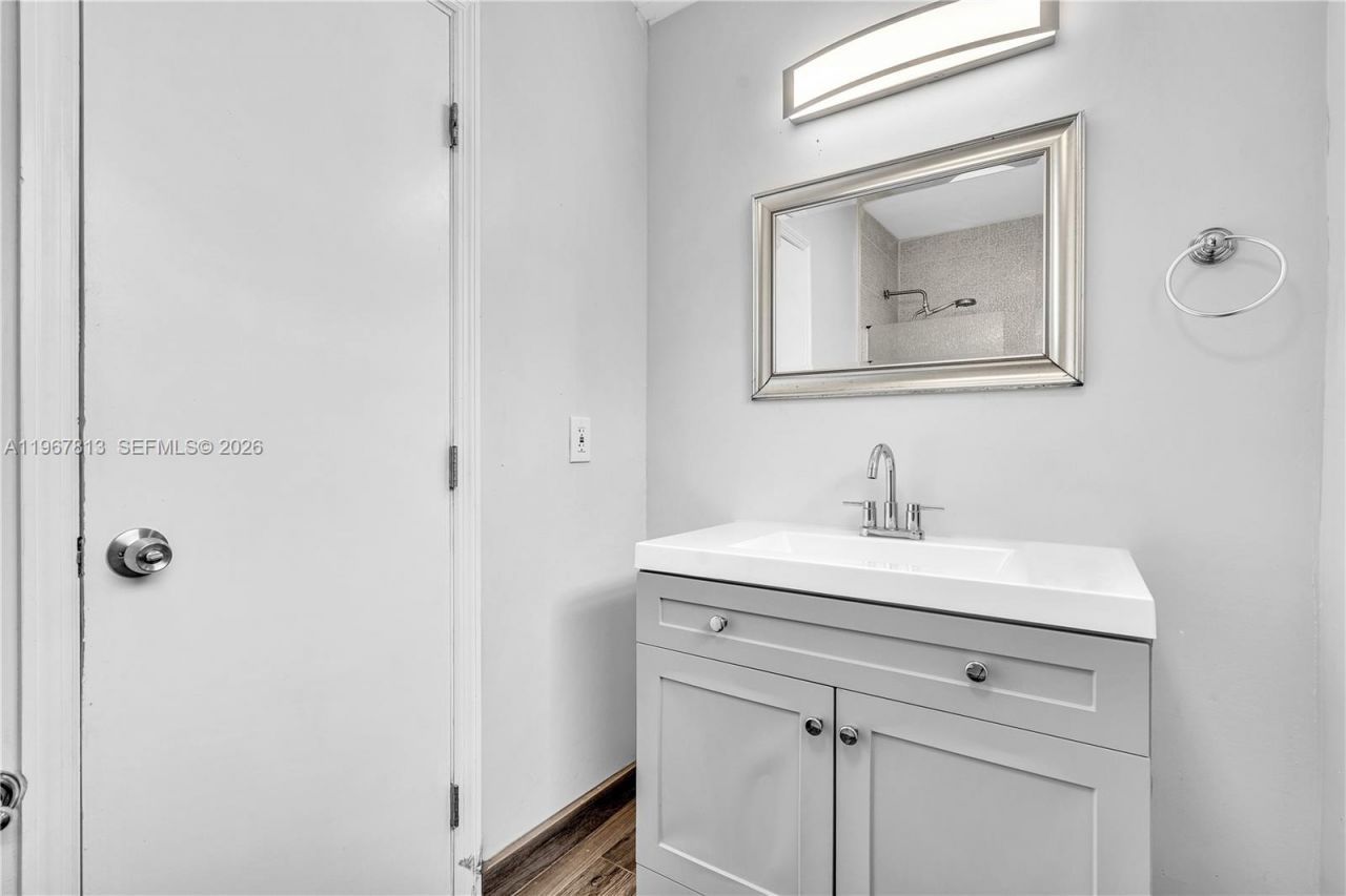 10002 E Bay Harbor Dr, Unit 6, Bay Harbor Islands, FL 33154 Photo