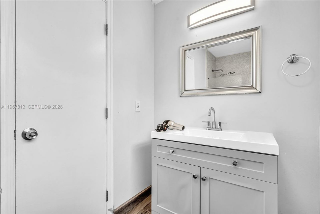10002 E Bay Harbor Dr, Unit 6, Bay Harbor Islands, FL 33154 Photo
