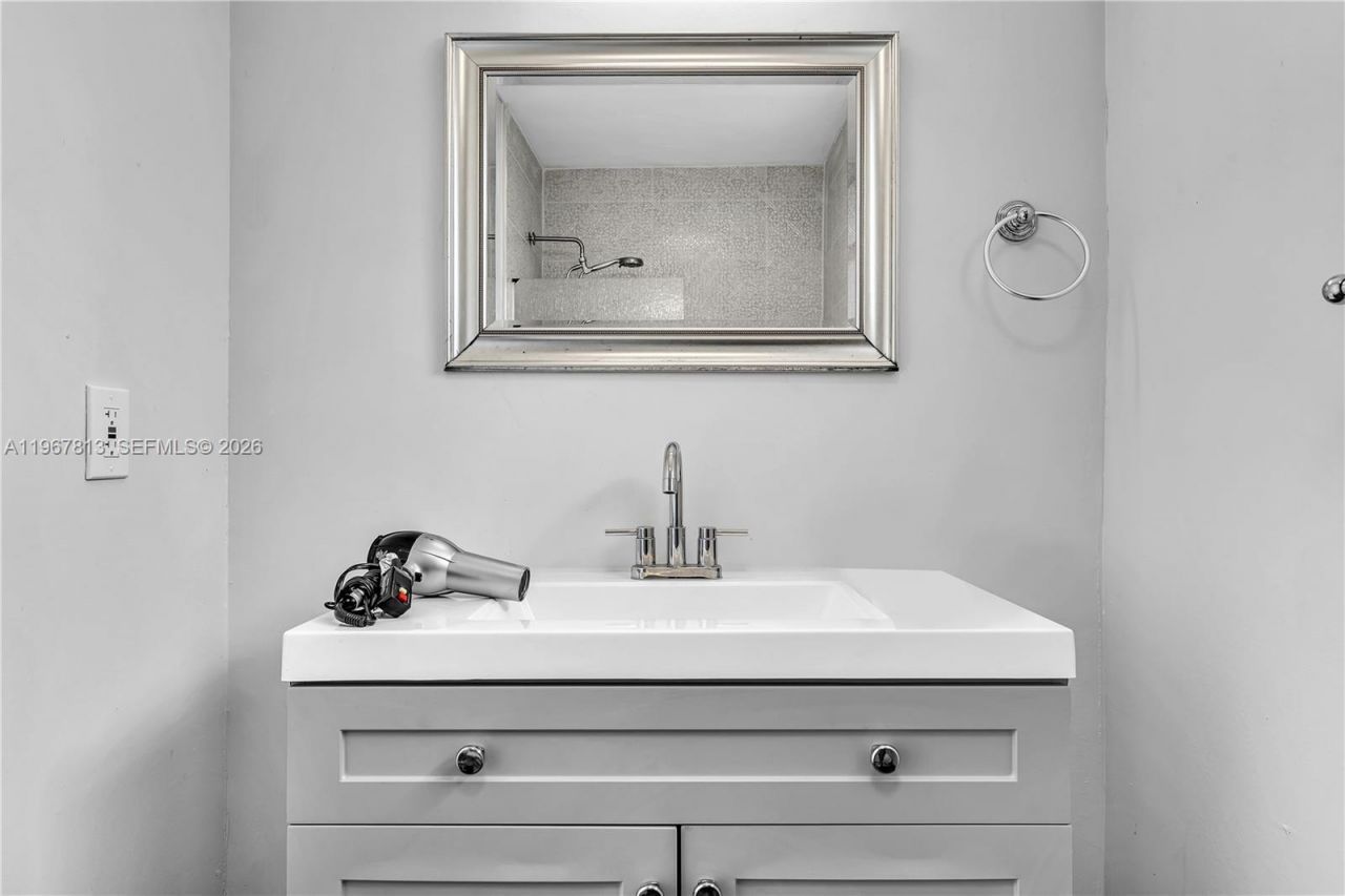 10002 E Bay Harbor Dr, Unit 6, Bay Harbor Islands, FL 33154 Photo