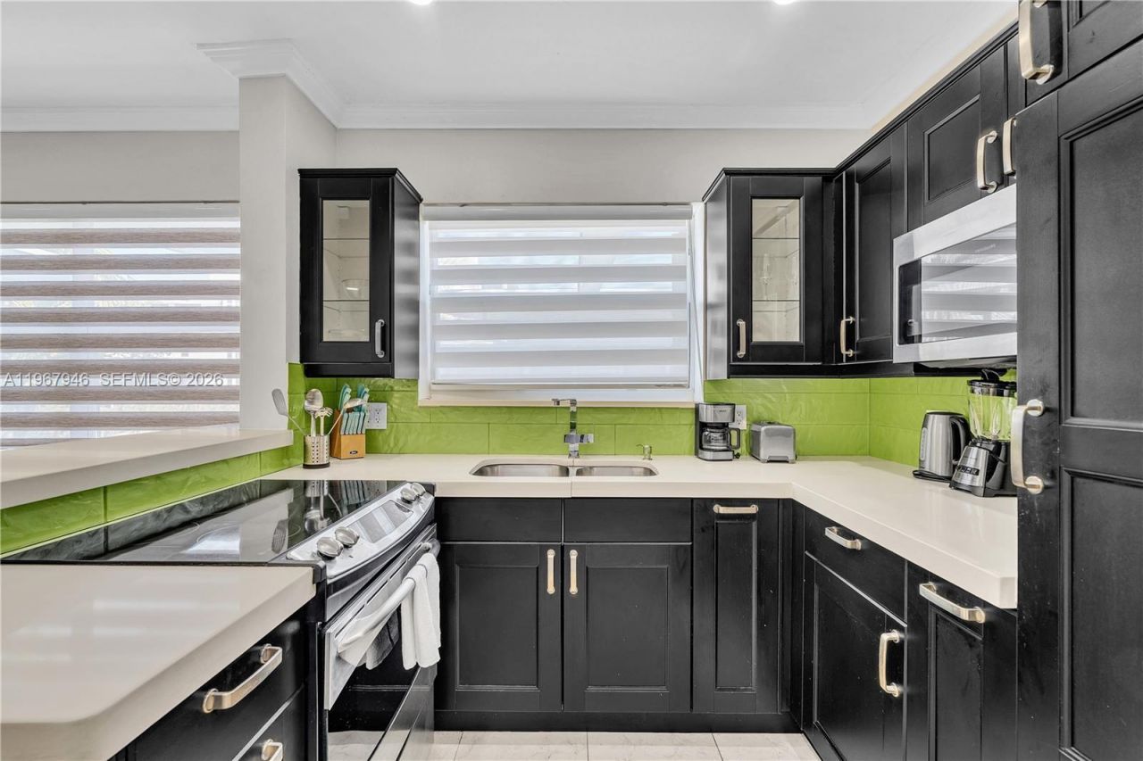 10004 E Bay Harbor Dr, Unit 8, Bay Harbor Islands, FL 33154 Photo