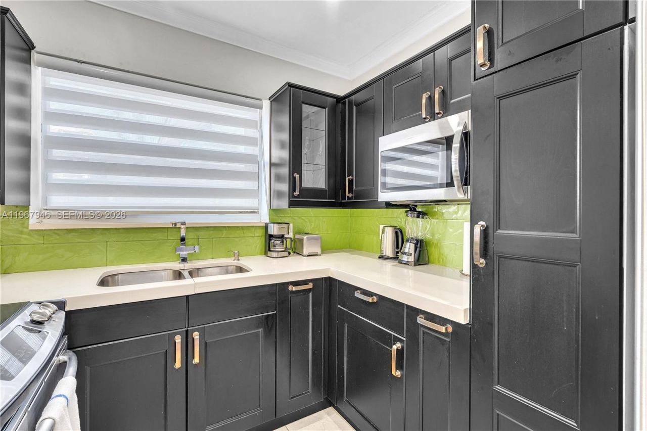 10004 E Bay Harbor Dr, Unit 8, Bay Harbor Islands, FL 33154 Photo