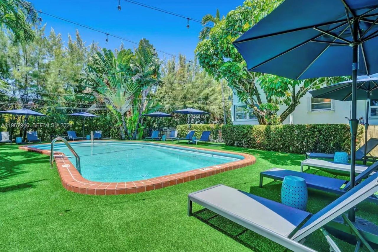 10004 E Bay Harbor Dr , Unit 8, Bay Harbor Islands, FL 33154 Photo