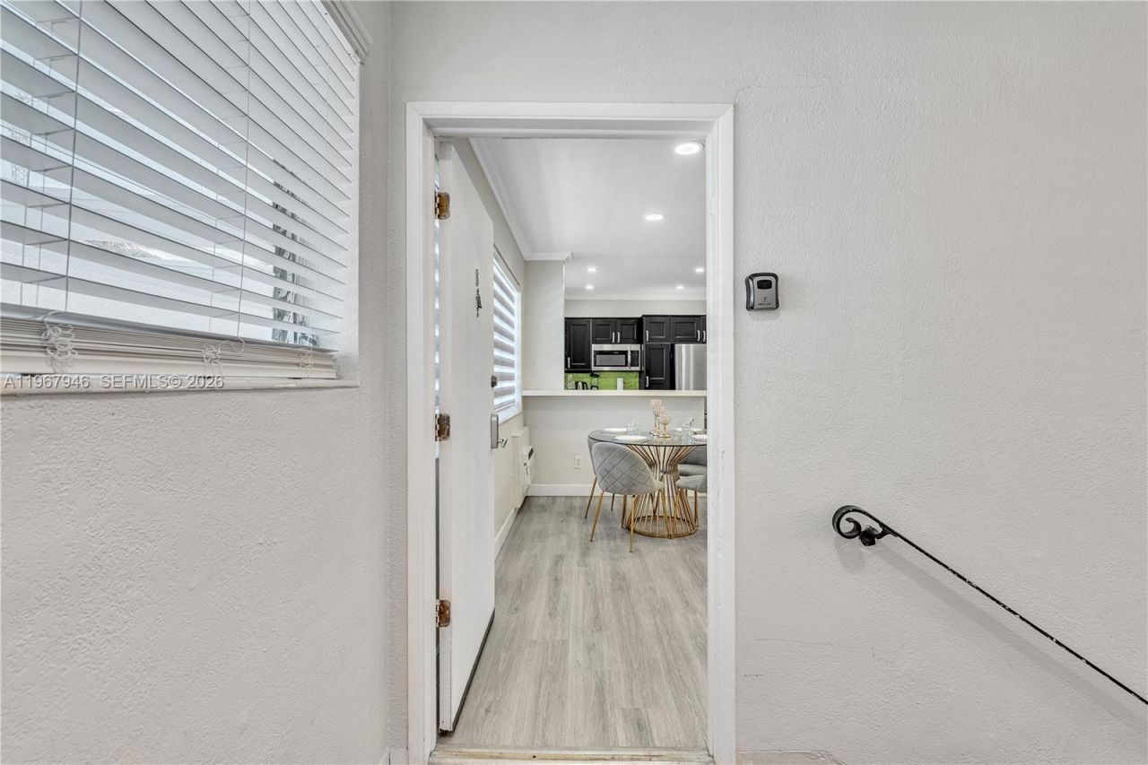 10004 E Bay Harbor Dr, Unit 8, Bay Harbor Islands, FL 33154 Photo