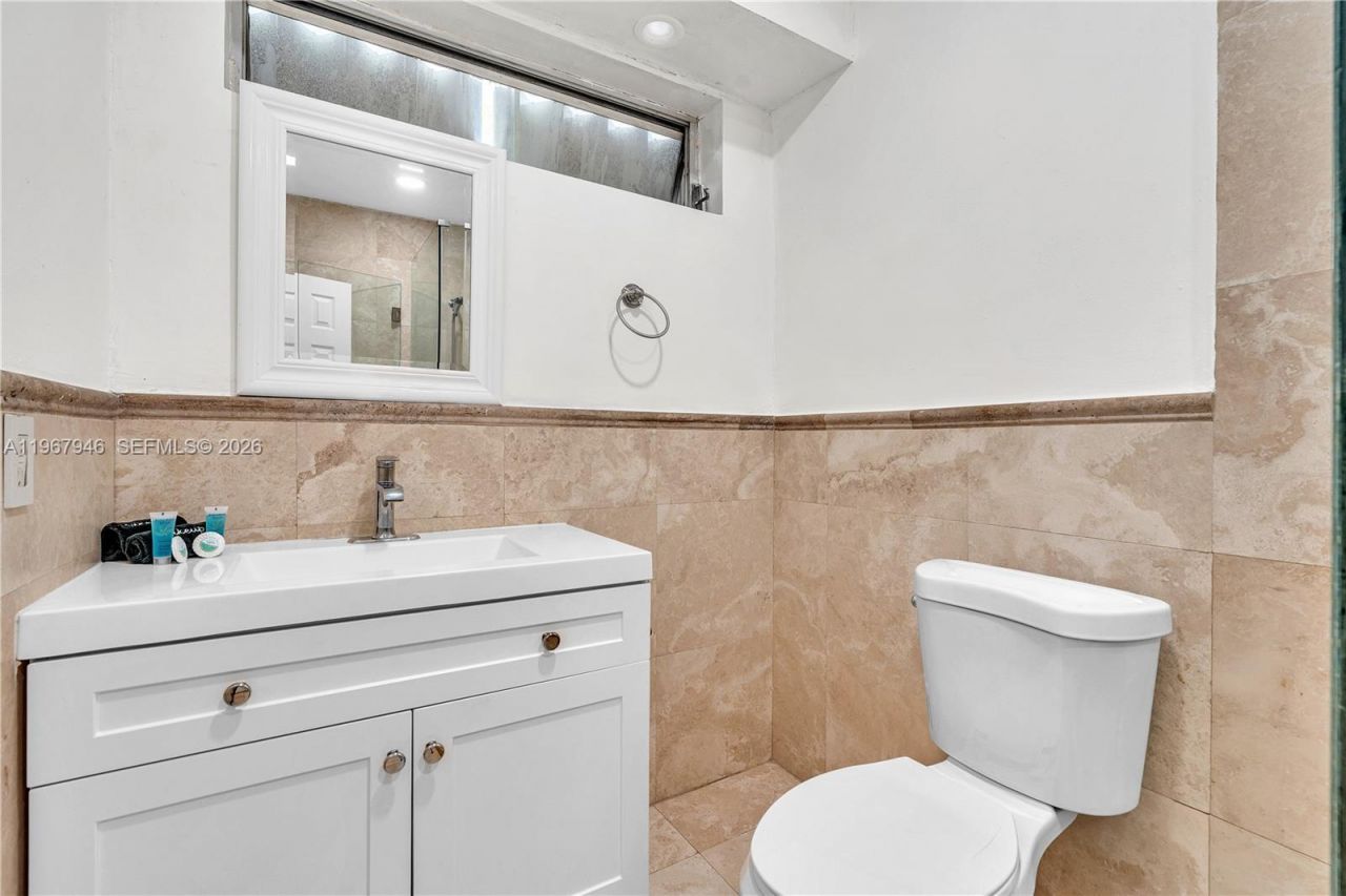10004 E Bay Harbor Dr, Unit 8, Bay Harbor Islands, FL 33154 Photo
