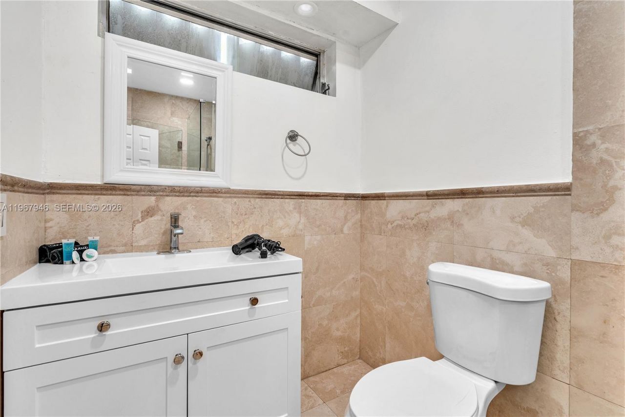 10004 E Bay Harbor Dr, Unit 8, Bay Harbor Islands, FL 33154 Photo