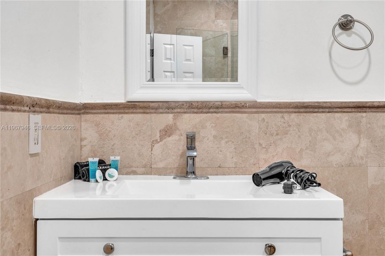 10004 E Bay Harbor Dr, Unit 8, Bay Harbor Islands, FL 33154 Photo