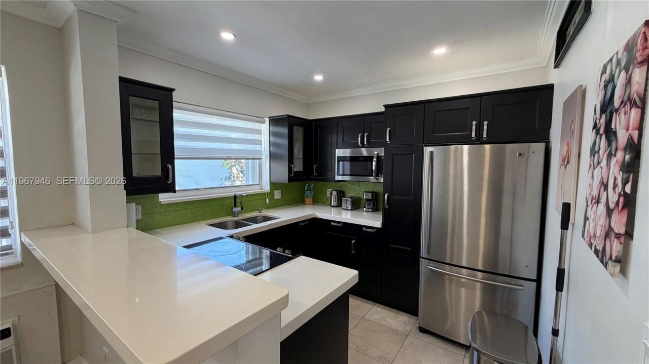 10004 E Bay Harbor Dr , Unit 8, Bay Harbor Islands, FL 33154 Photo