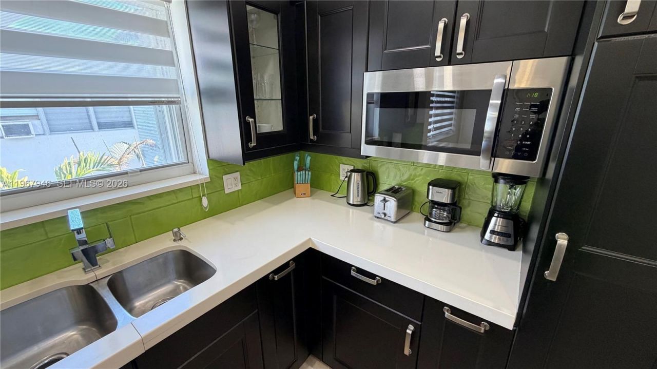 10004 E Bay Harbor Dr , Unit 8, Bay Harbor Islands, FL 33154 Photo