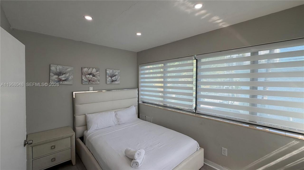 10004 E Bay Harbor Dr, Unit 10, Bay Harbor Islands, FL 33154 Photo