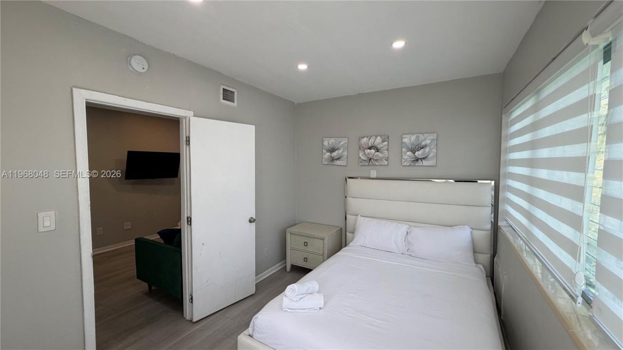 10004 E Bay Harbor Dr , Unit 10, Bay Harbor Islands, FL 33154 Photo