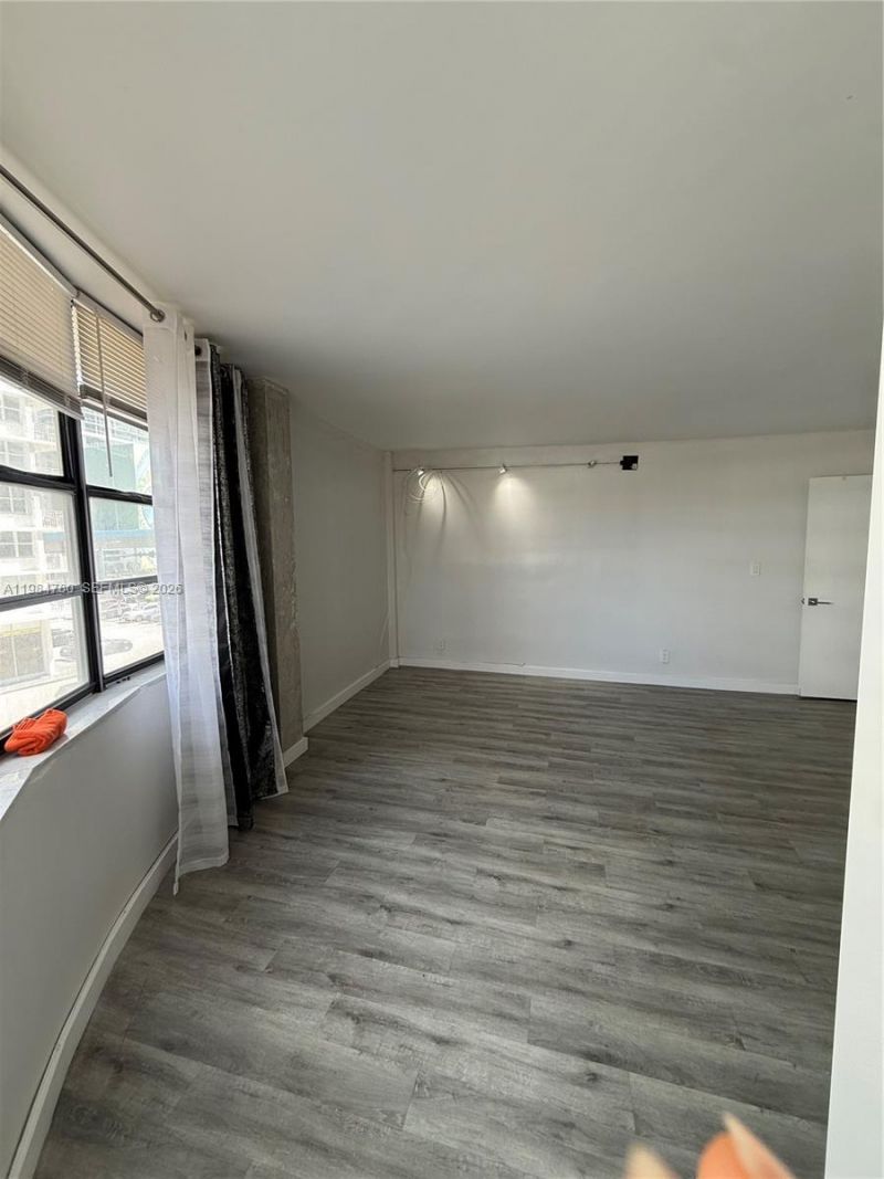 1825 S Ocean Dr , Unit 305, Hallandale Beach, FL 33009 Photo