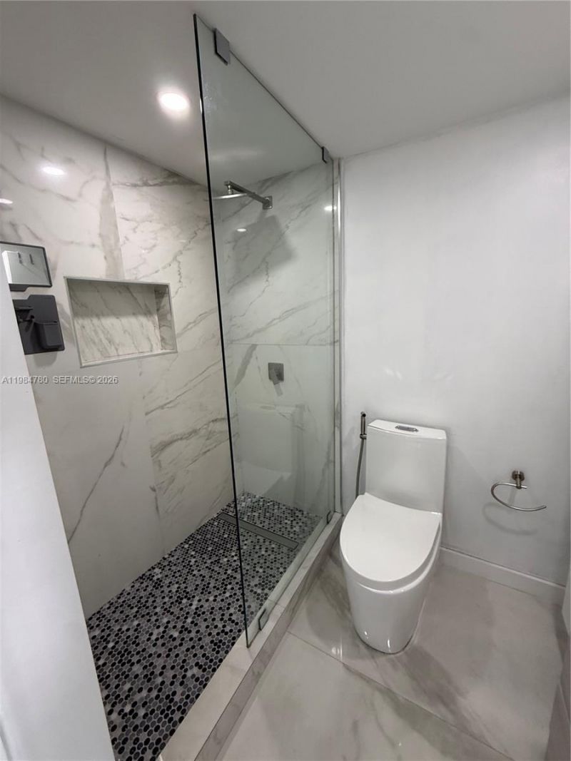 1825 S Ocean Dr , Unit 305, Hallandale Beach, FL 33009 Photo