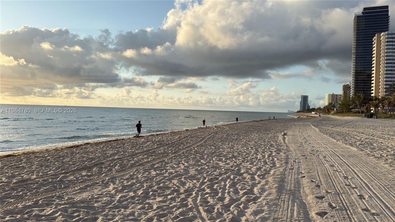 1825 S Ocean Dr , Unit 305, Hallandale Beach, FL 33009 Photo