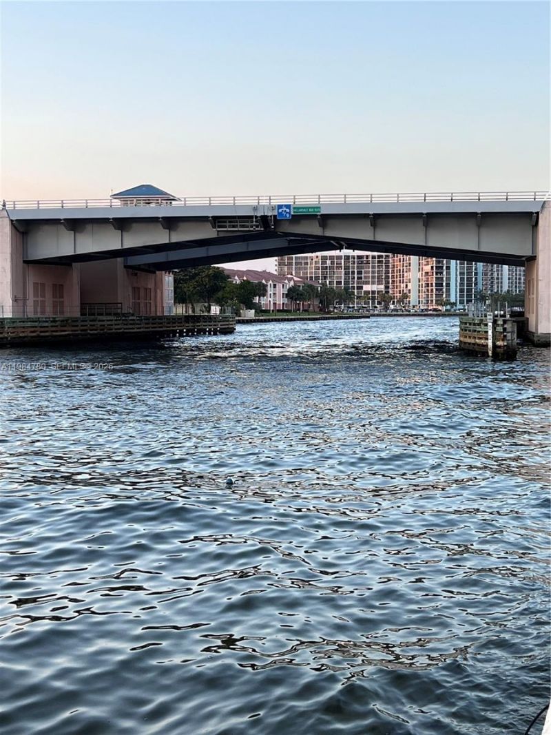 1825 S Ocean Dr , Unit 305, Hallandale Beach, FL 33009 Photo