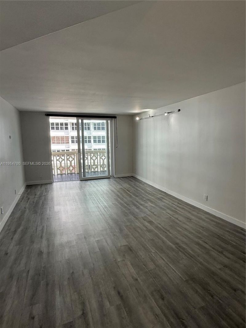 1825 S Ocean Dr , Unit 305, Hallandale Beach, FL 33009 Photo