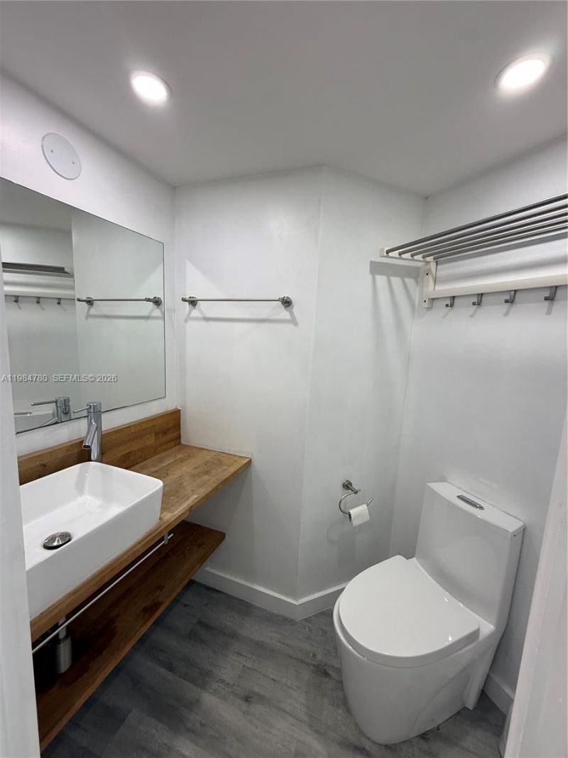 1825 S Ocean Dr , Unit 305, Hallandale Beach, FL 33009 Photo