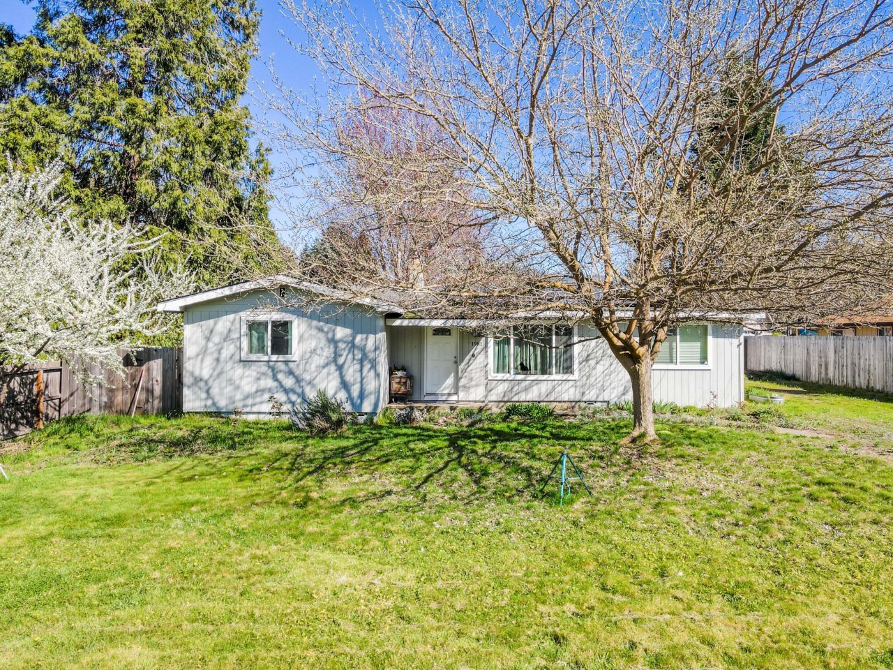 1981 Regina Way, Grants Pass, OR 97527 Main Photo