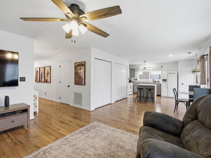 1194 Bugle Bluff Court, Lebanon, OH 45036 Photo 5