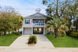 528 6th Ave. S photo 4