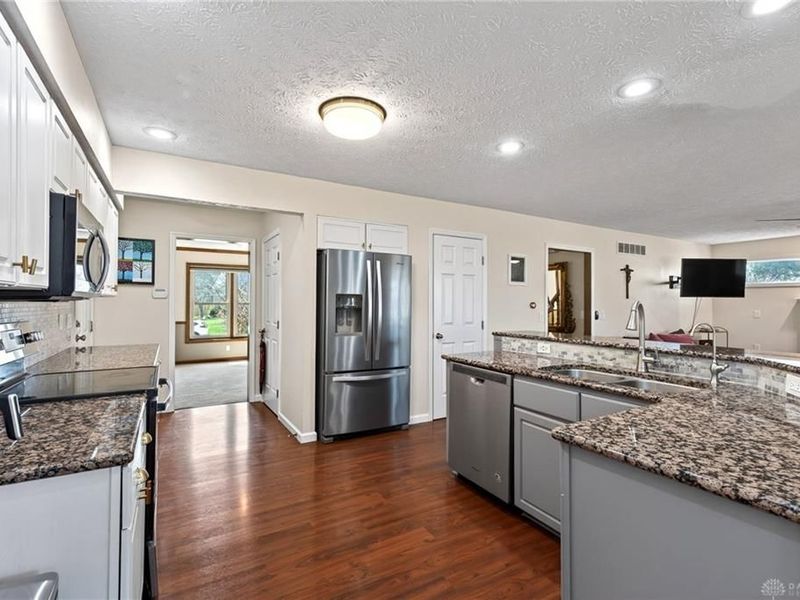 108 Mendy Court, Englewood, OH 45322 Photo 17