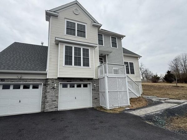 584 WESTLAKE DRIVE , EAST STROUDSBURG, PA 18302