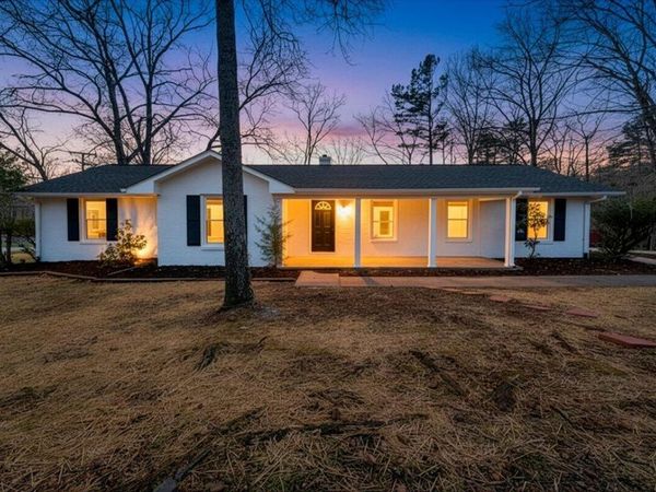 2049 Surrey LN NE, Roanoke, VA 24012