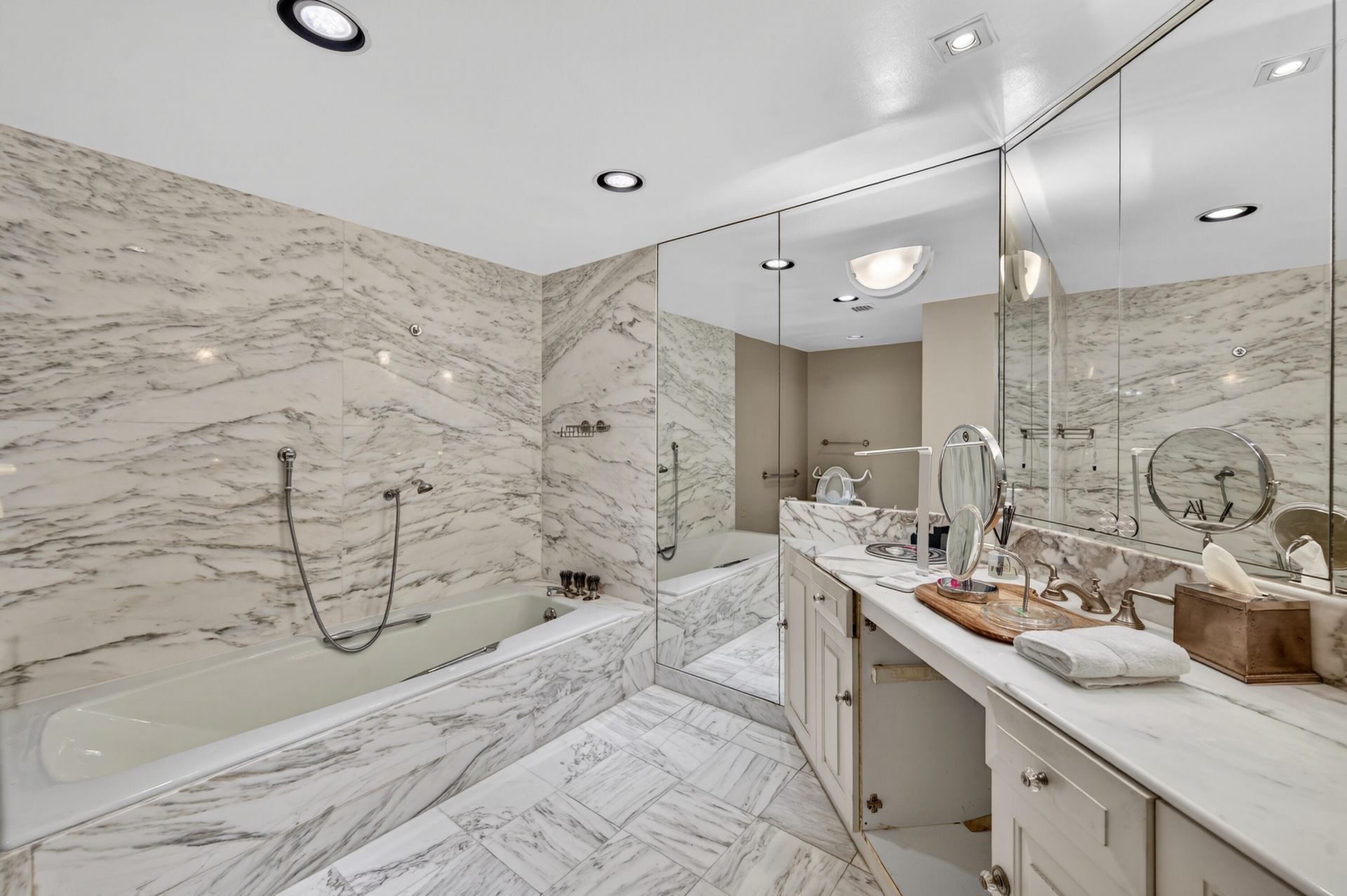 5500 Collins Avenue, Unit 302, Miami Beach, FL 33140 Photo