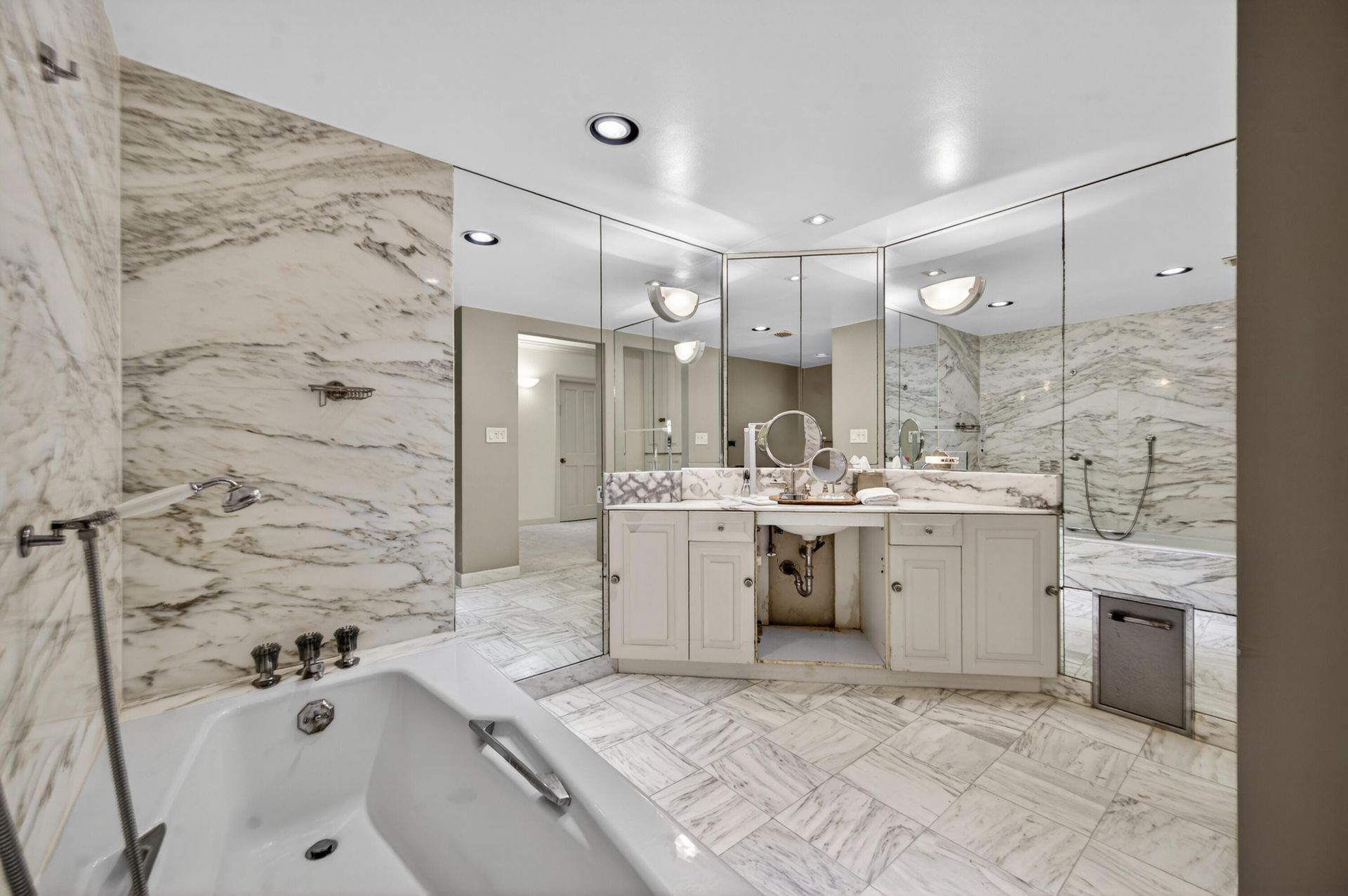 5500 Collins Avenue, Unit 302, Miami Beach, FL 33140 Photo