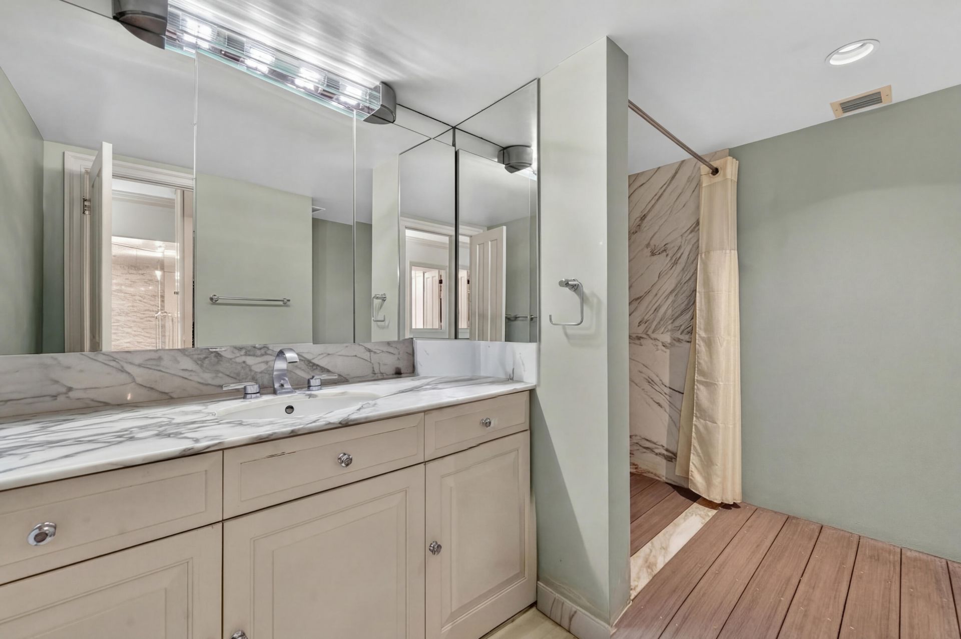 5500 Collins Avenue, Unit 302, Miami Beach, FL 33140 Photo