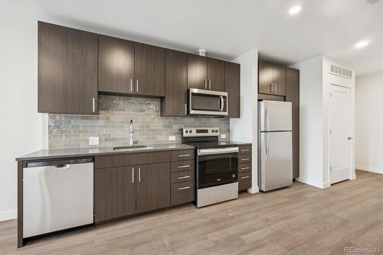 639 29th St, Unit 209, Denver, CO 80205 Main Photo