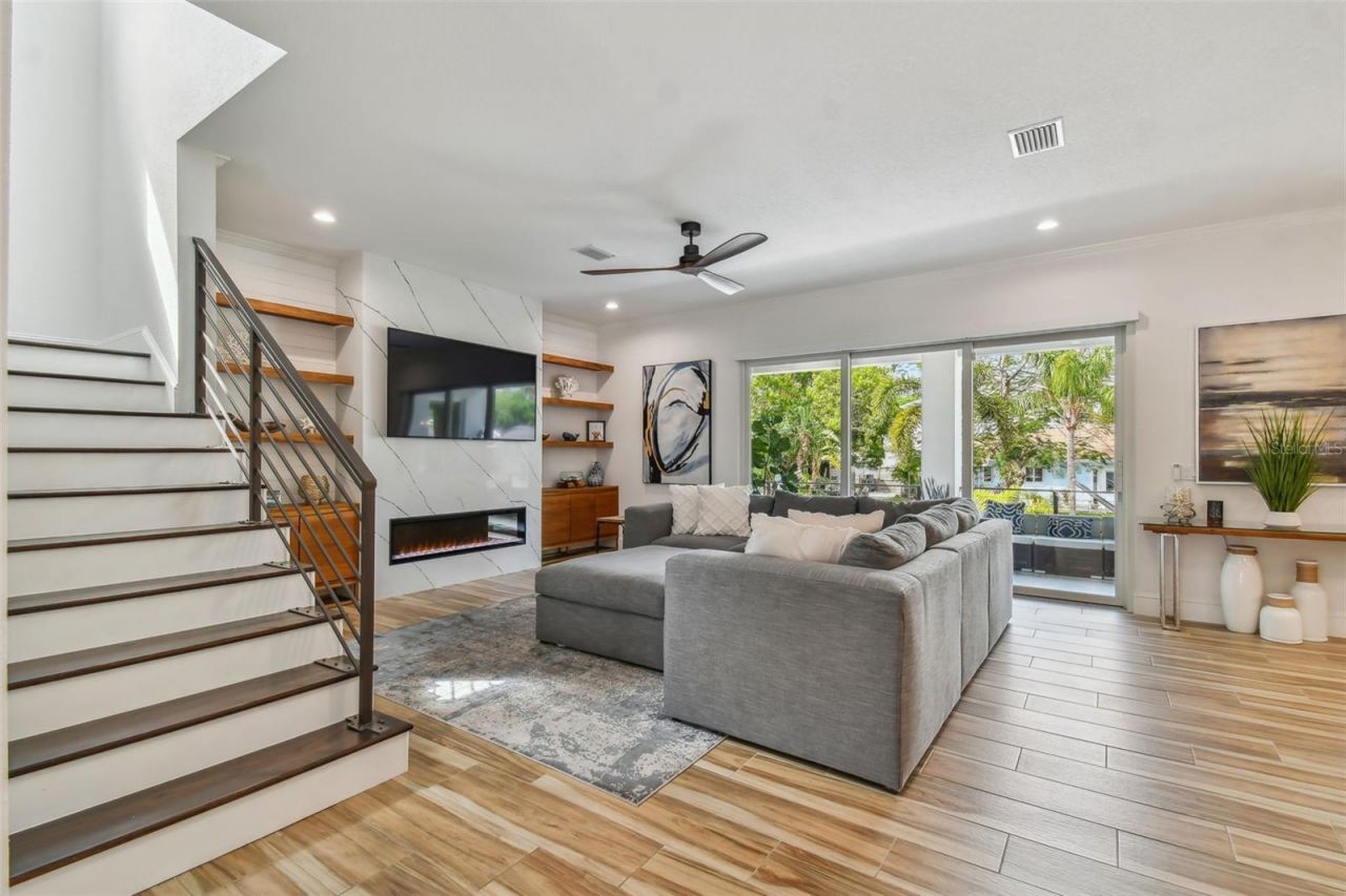 4835 W Bay Villa Avenue, Tampa, FL 33611 Photo