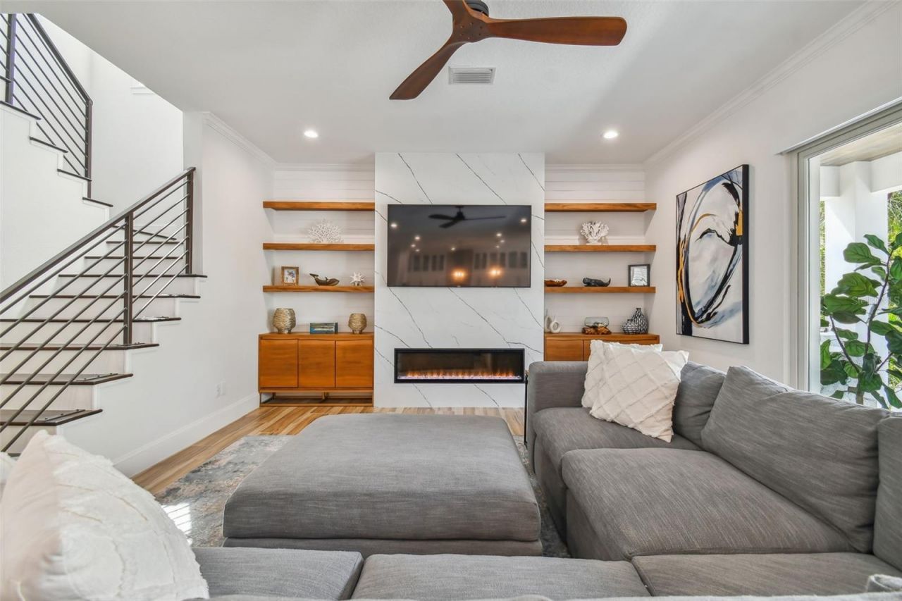 4835 W Bay Villa Avenue, Tampa, FL 33611 Photo