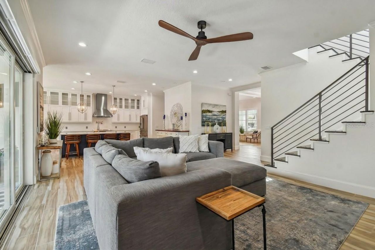 4835 W Bay Villa Avenue, Tampa, FL 33611 Photo