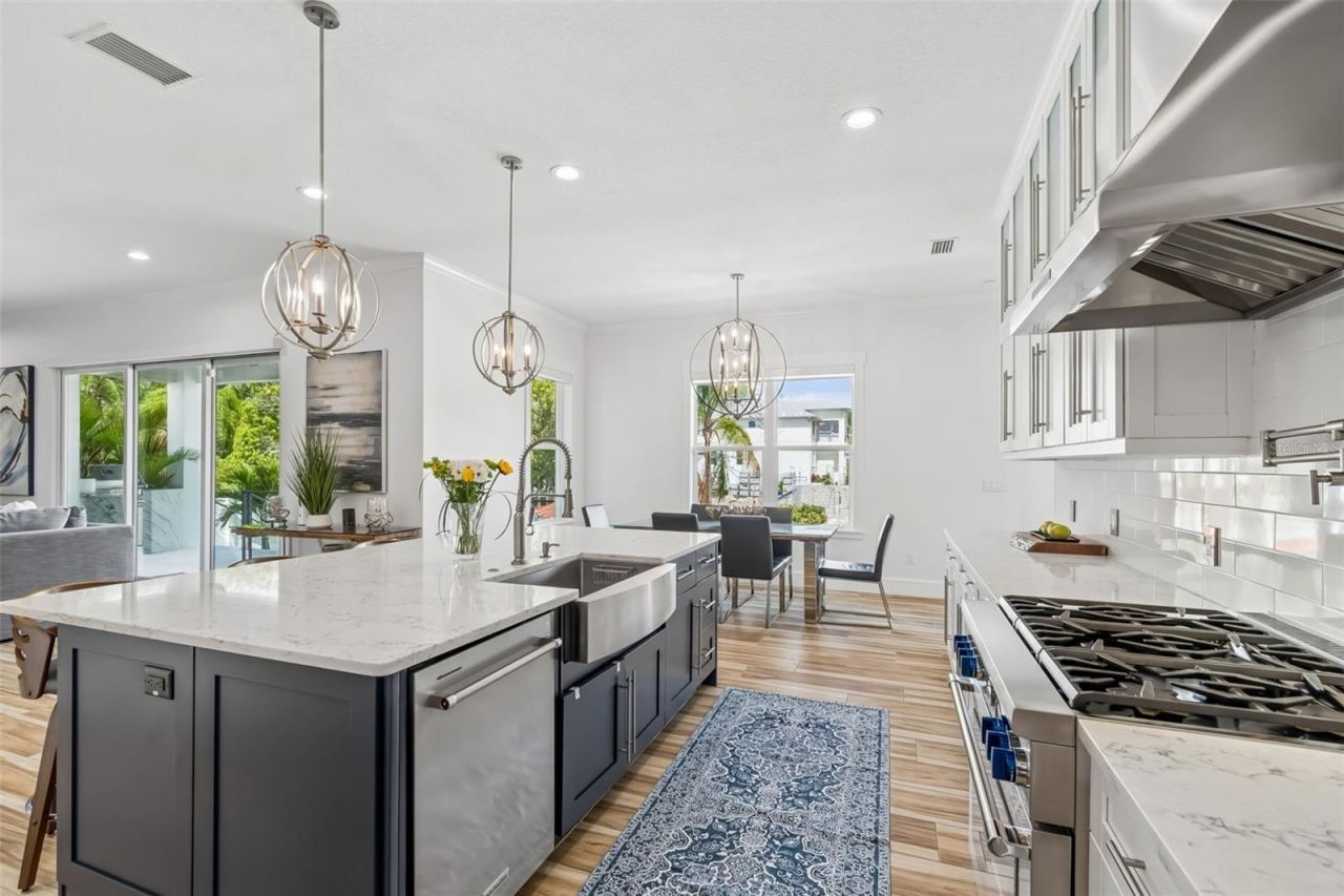 4835 W Bay Villa Avenue, Tampa, FL 33611 Photo