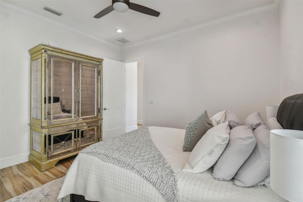 4835 W Bay Villa Avenue, Tampa, FL 33611 Photo