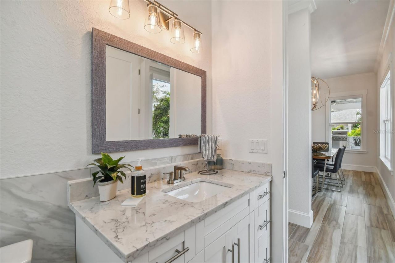 4835 W Bay Villa Avenue, Tampa, FL 33611 Photo