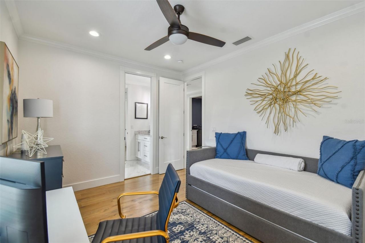 4835 W Bay Villa Avenue, Tampa, FL 33611 Photo