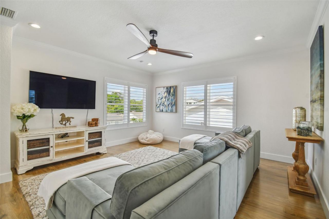 4835 W Bay Villa Avenue, Tampa, FL 33611 Photo