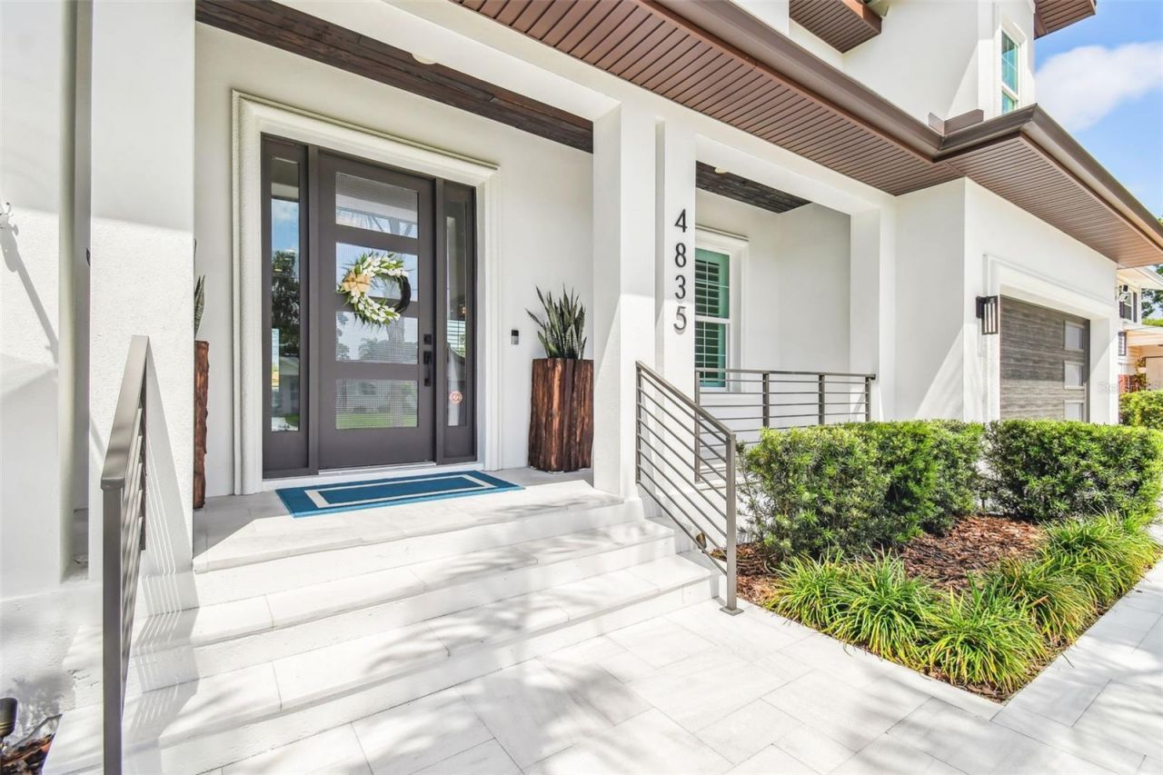 4835 W Bay Villa Avenue, Tampa, FL 33611 Photo