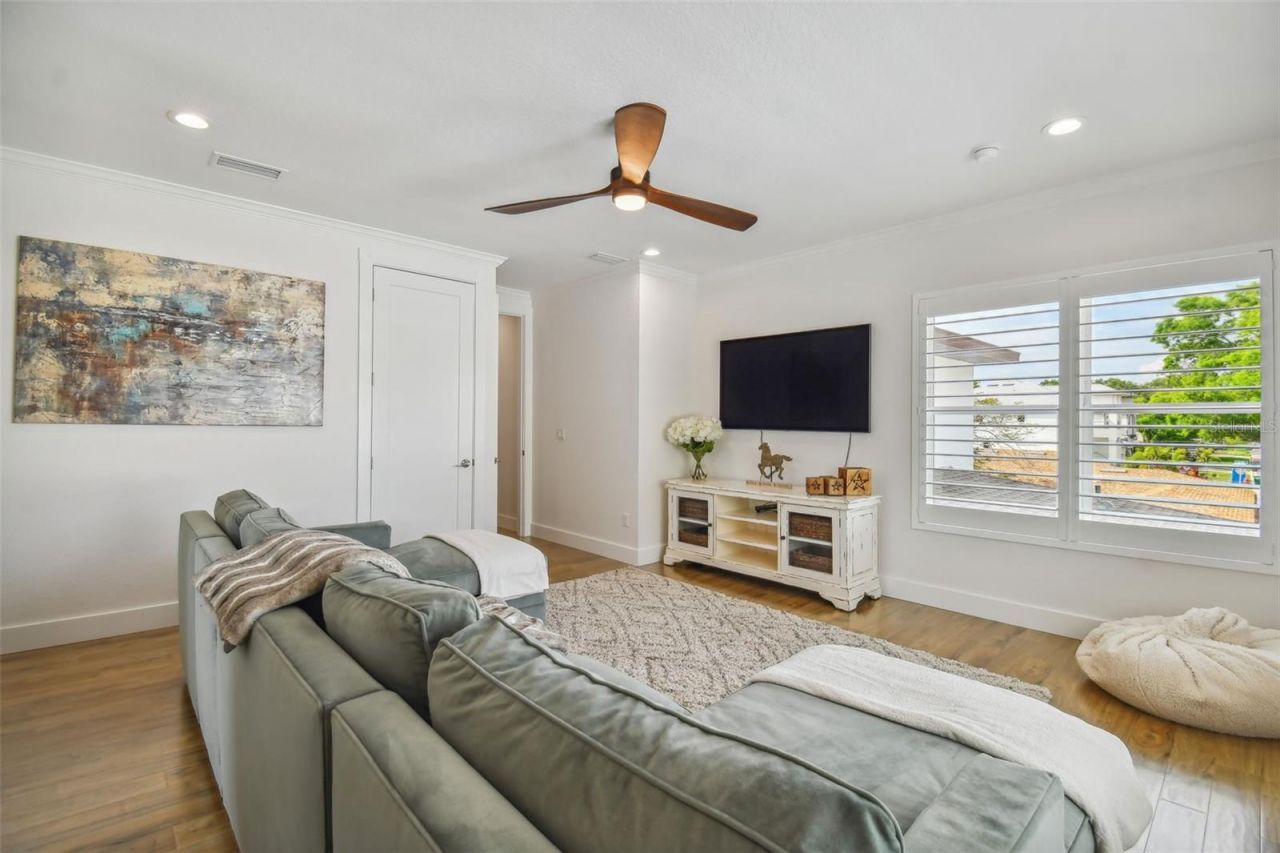 4835 W Bay Villa Avenue, Tampa, FL 33611 Photo