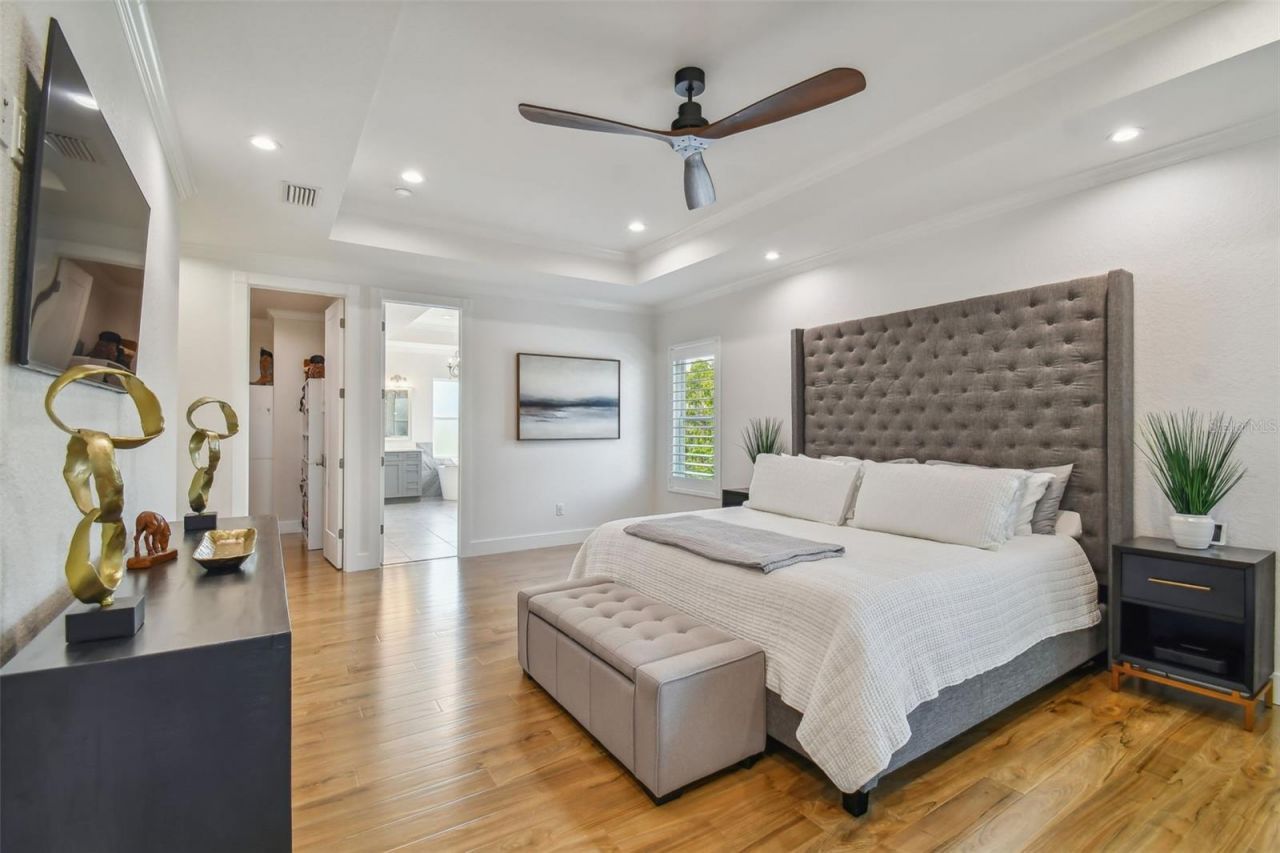 4835 W Bay Villa Avenue, Tampa, FL 33611 Photo