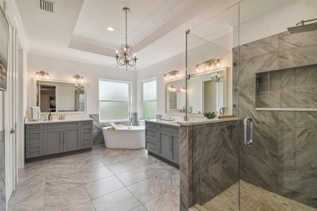 4835 W Bay Villa Avenue, Tampa, FL 33611 Photo