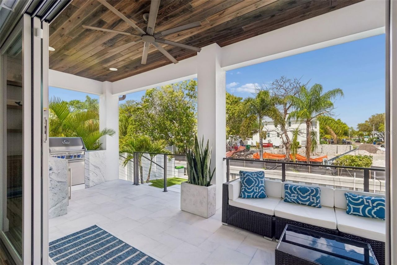 4835 W Bay Villa Avenue, Tampa, FL 33611 Photo