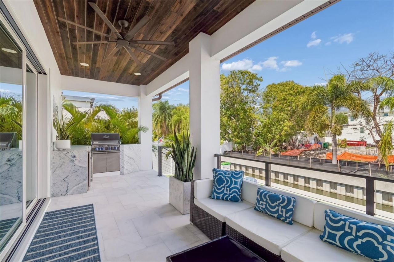 4835 W Bay Villa Avenue, Tampa, FL 33611 Photo