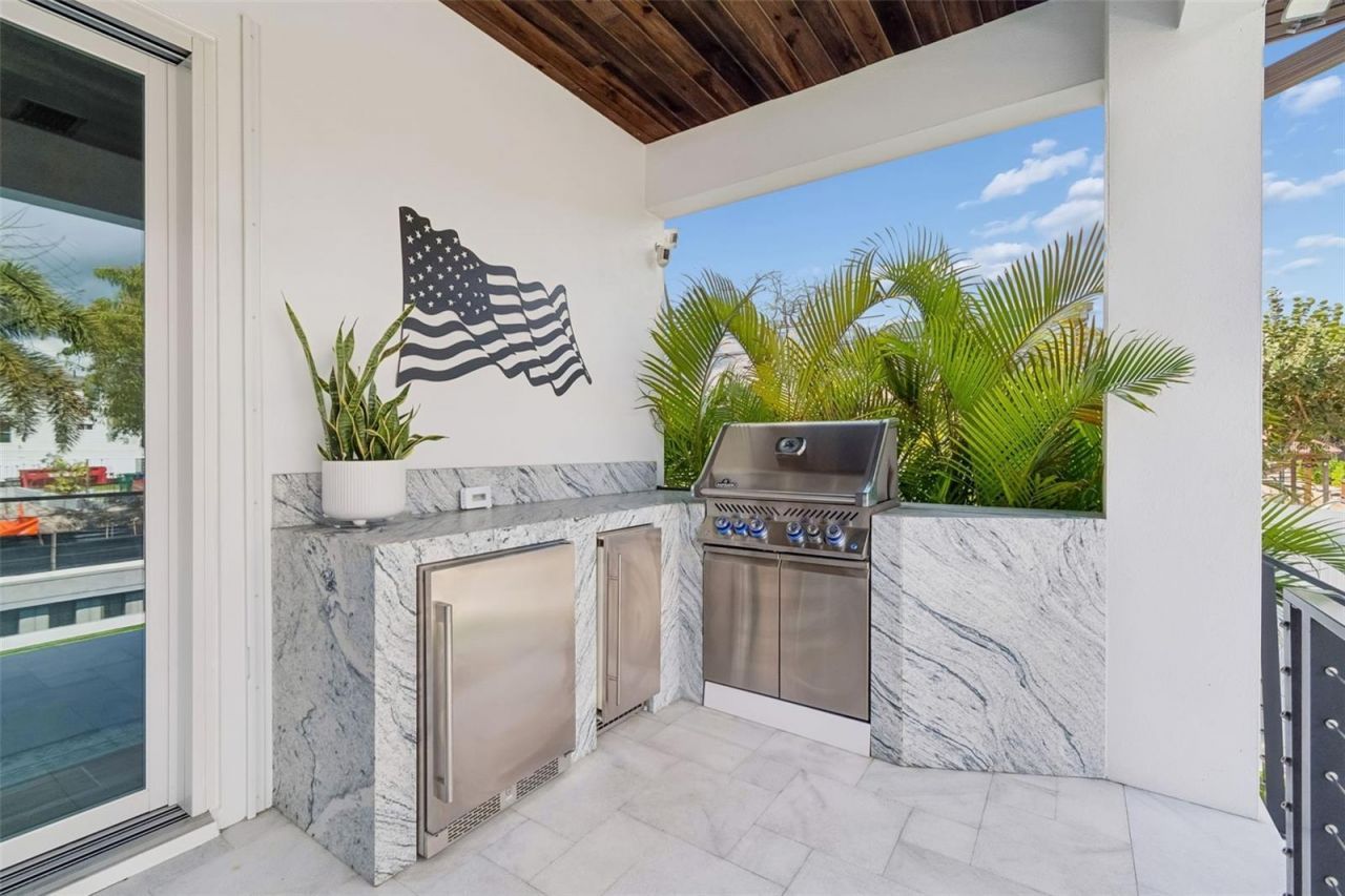 4835 W Bay Villa Avenue, Tampa, FL 33611 Photo